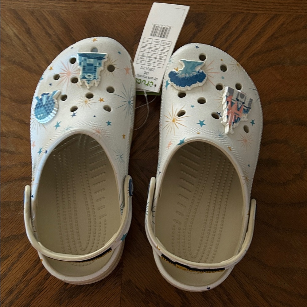 Women Crocs, Walt Disney World, size 6.  Non smoking, pet friendly home.  Nwt.